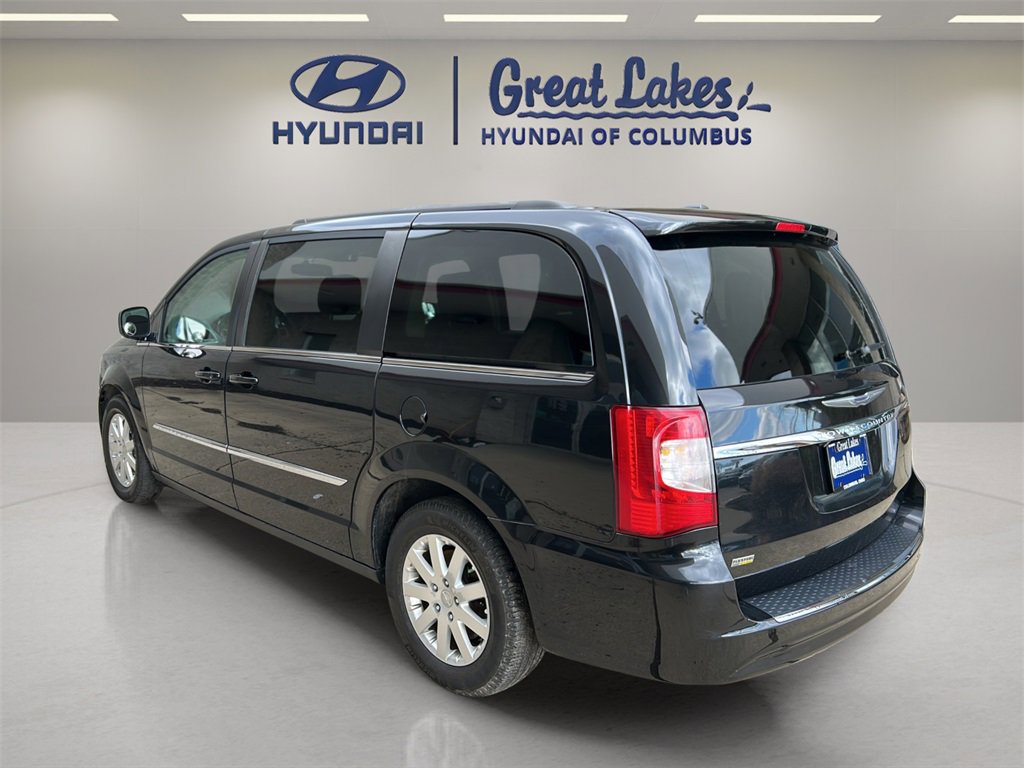 Used 2014 Chrysler Town & Country Touring image 3