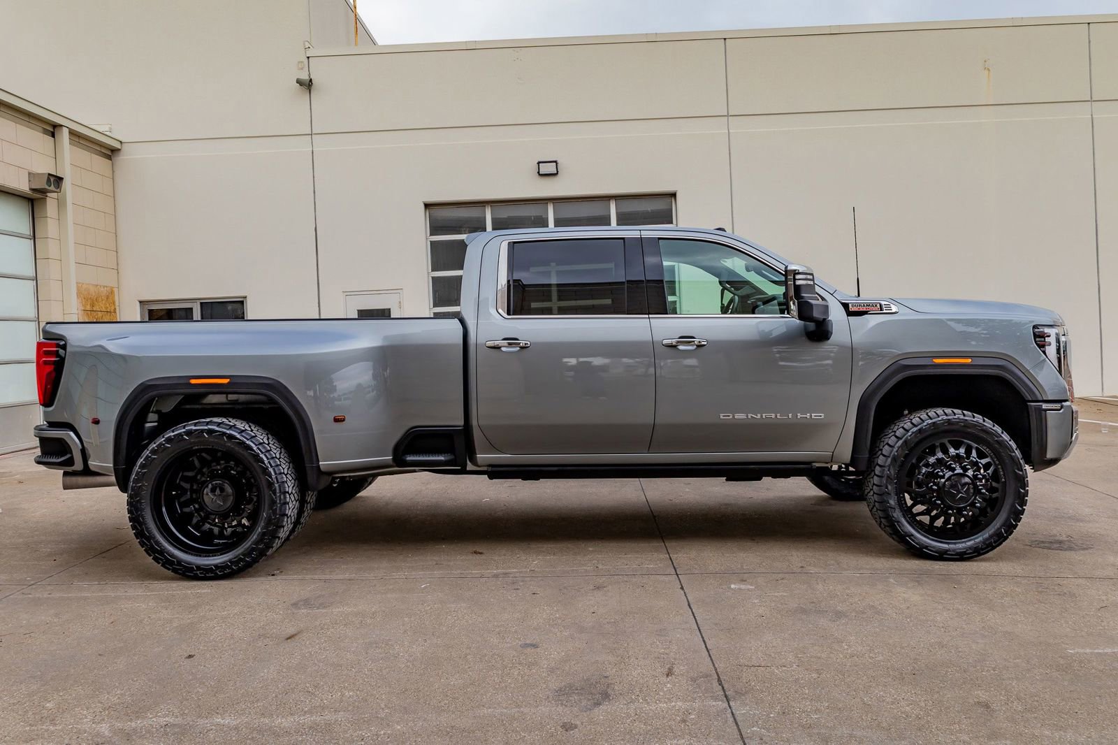 Used 2024 GMC Sierra 3500 Denali w/ Denali Reserve Package AWD/4WD image 11