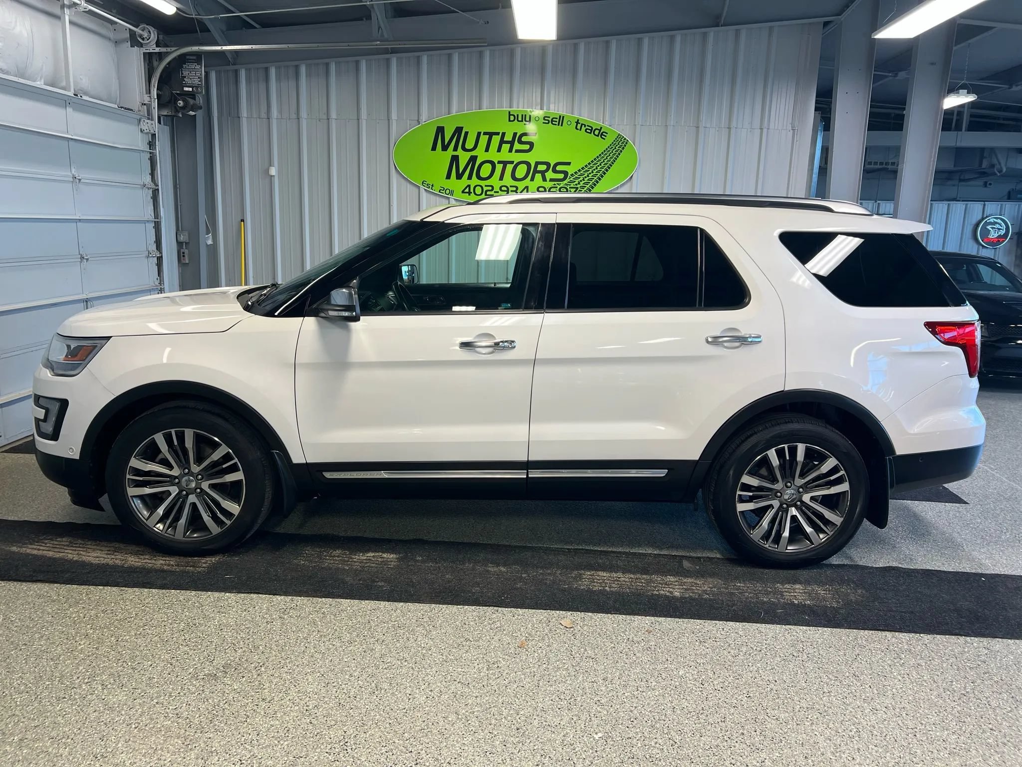 Used 2016 Ford Explorer Platinum AWD/4WD image 5