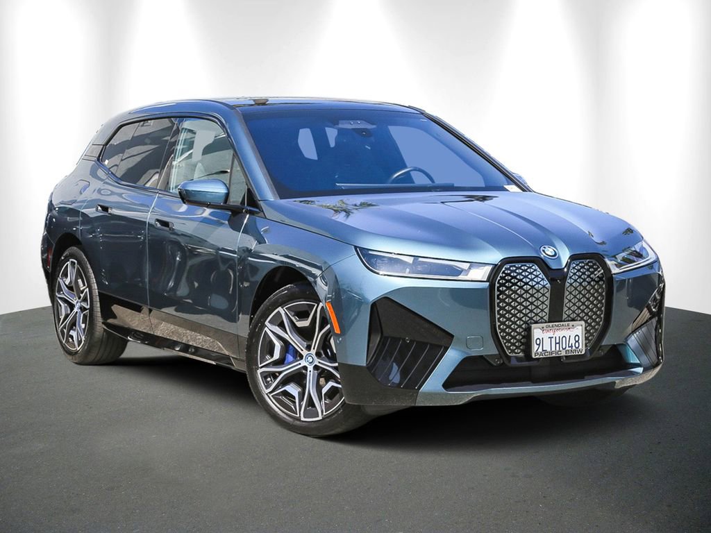 Used 2025 BMW iX xDrive50 image 1
