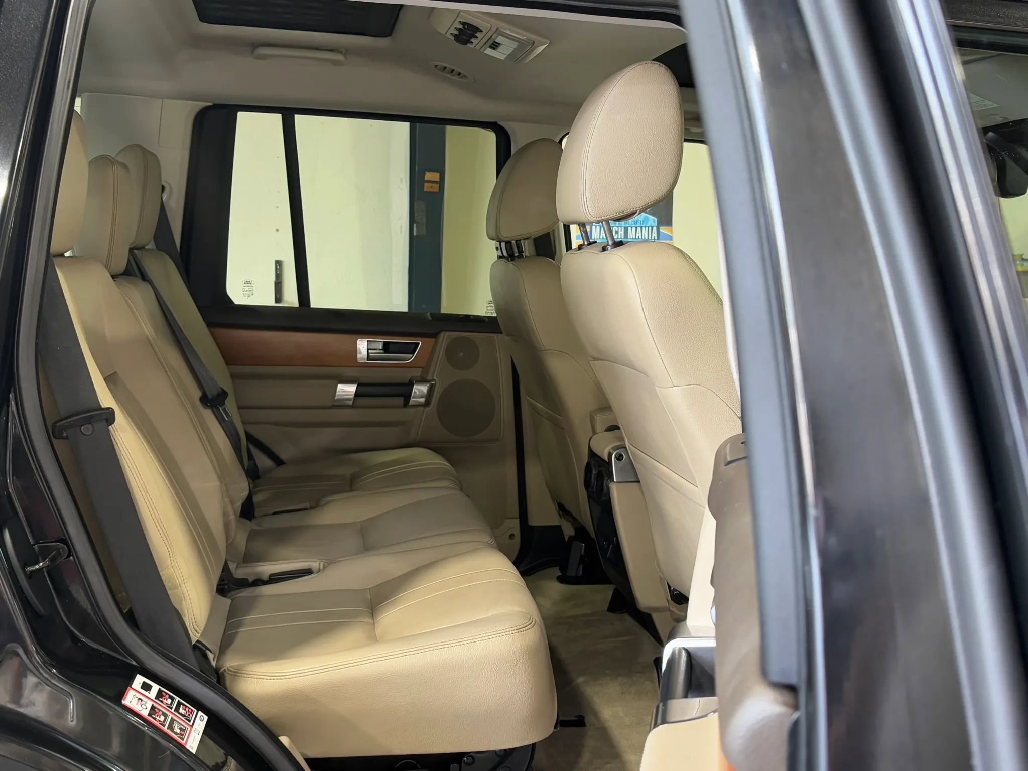 Used 2015 Land Rover LR4 HSE AWD/4WD image 17