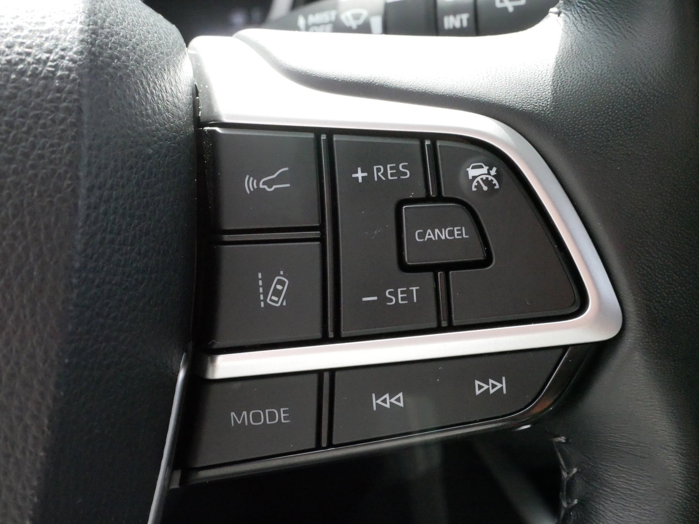 Certified 2024 Toyota Highlander XLE image 25