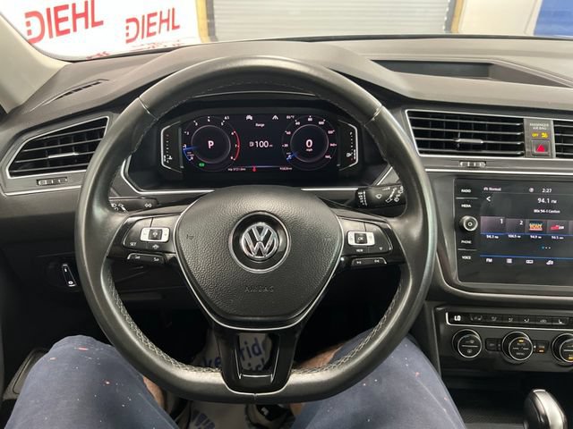 Used 2020 Volkswagen Tiguan SEL AWD/4WD image 25