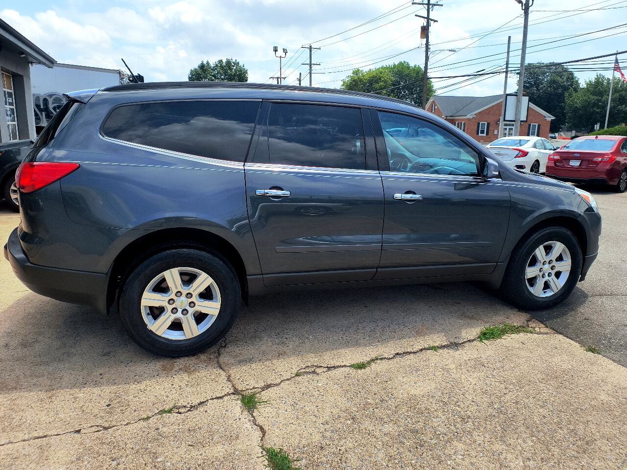 Used 2010 Chevrolet Traverse LT image 19