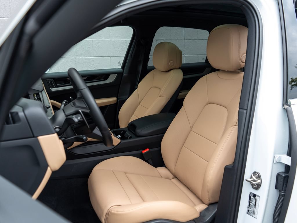 New 2026 Porsche Cayenne AWD/4WD image 4