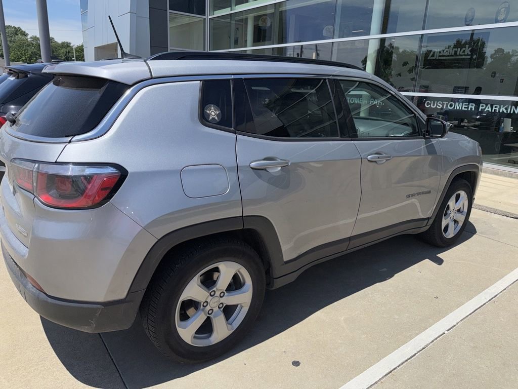 Used 2019 Jeep Compass Latitude FWD image 5