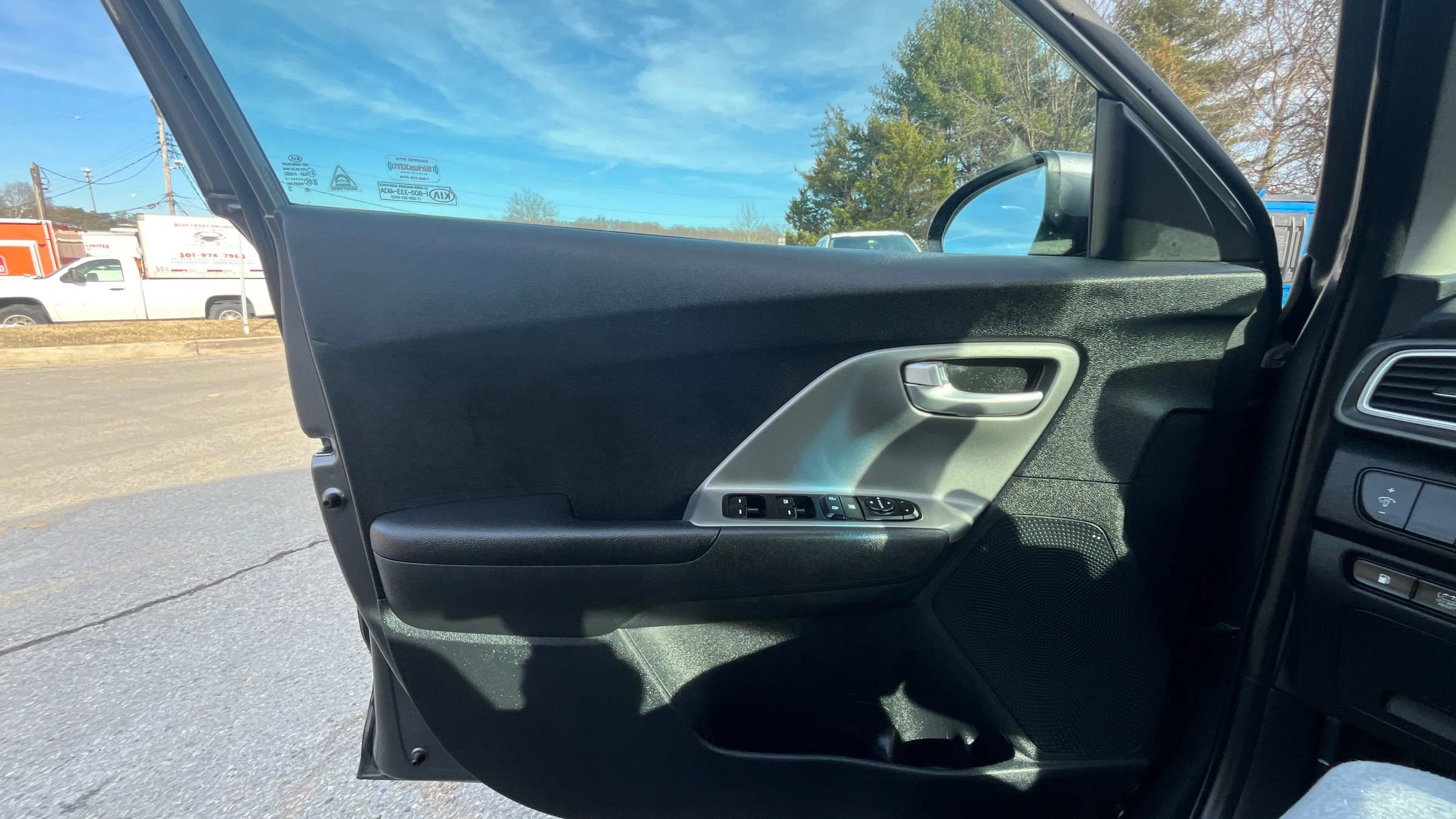 Used 2017 Kia Niro LX image 18