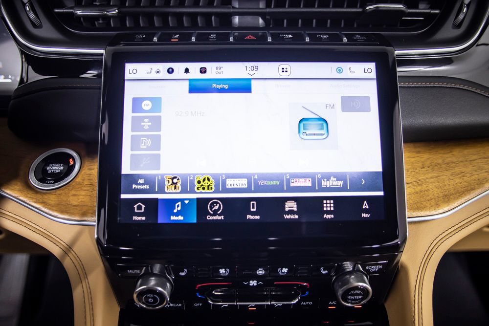 Used 2024 Jeep Grand Cherokee Summit AWD/4WD image 27