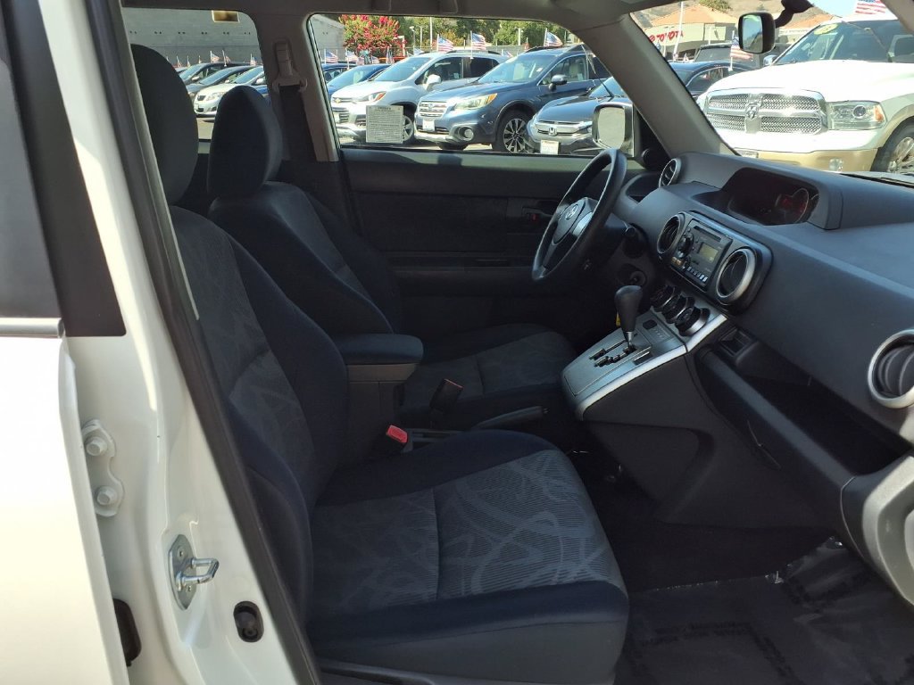 Used 2012 Scion xB FWD image 36