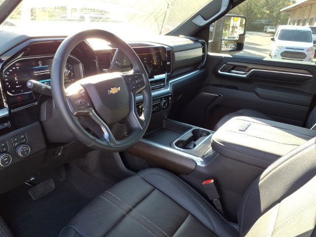 Used 2026 Chevrolet Silverado 2500 High Country w/ High Country Premium Package AWD/4WD image 3