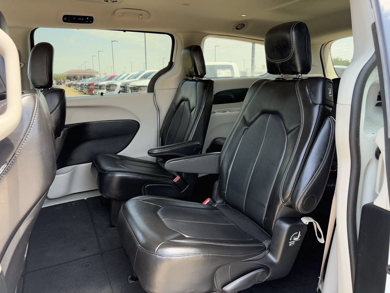 Used 2024 Chrysler Pacifica Touring-L FWD image 28
