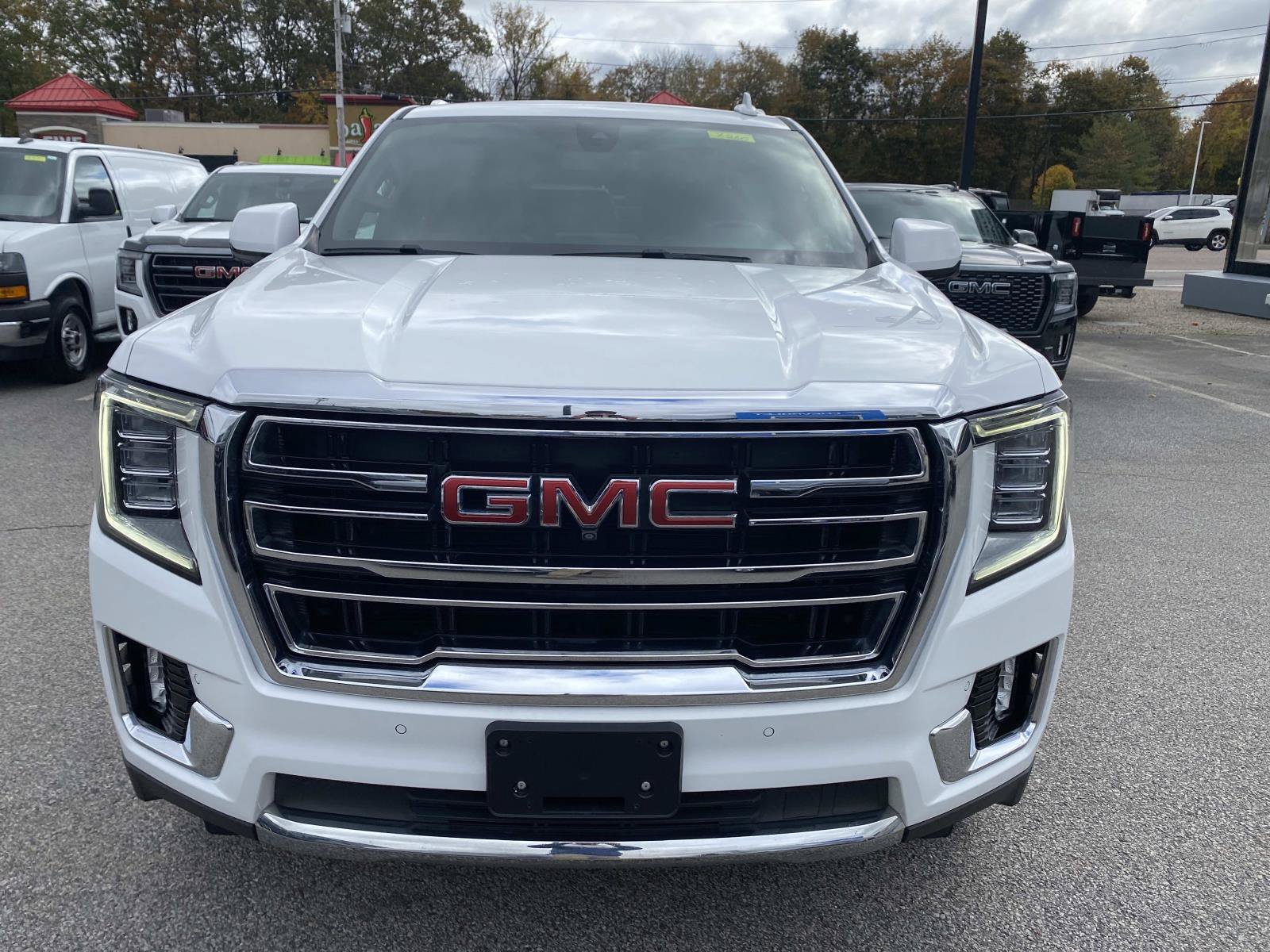 Used 2022 GMC Yukon SLT w/ SLT Premium Package AWD/4WD image 10