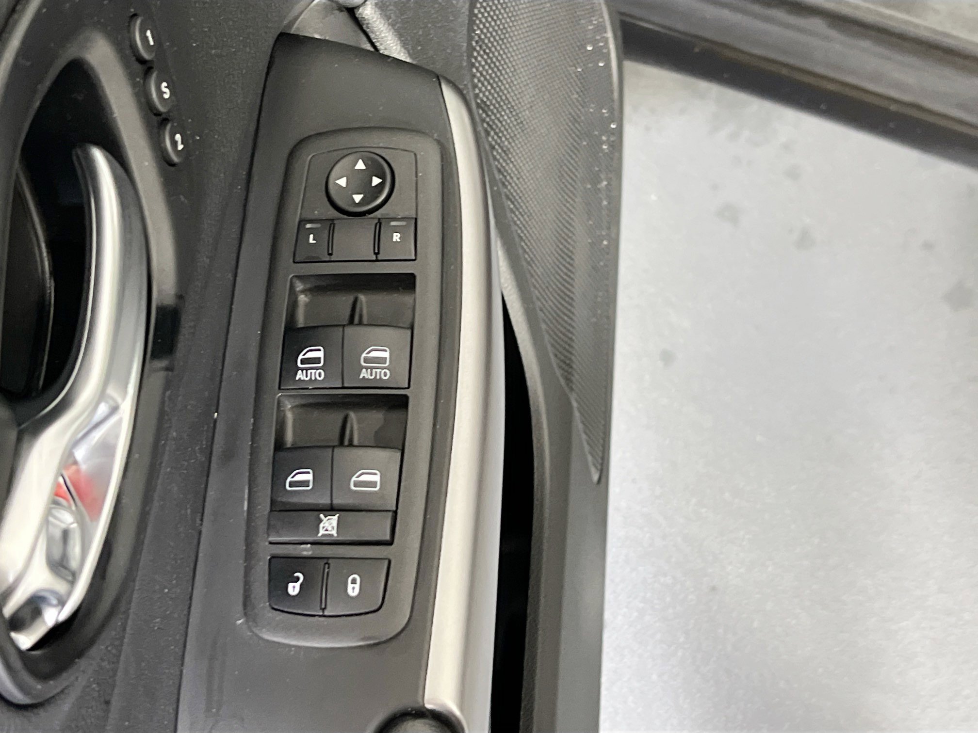 Used 2022 Jeep Cherokee Limited image 17