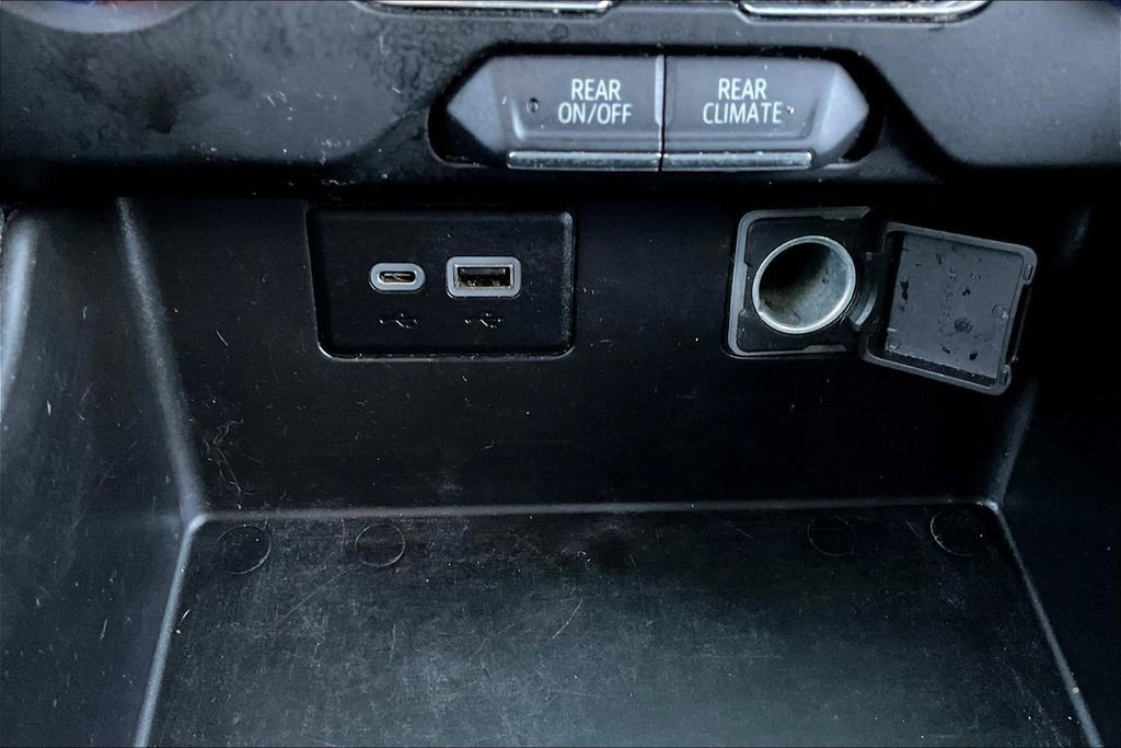 Used 2021 Chevrolet Suburban LS image 26