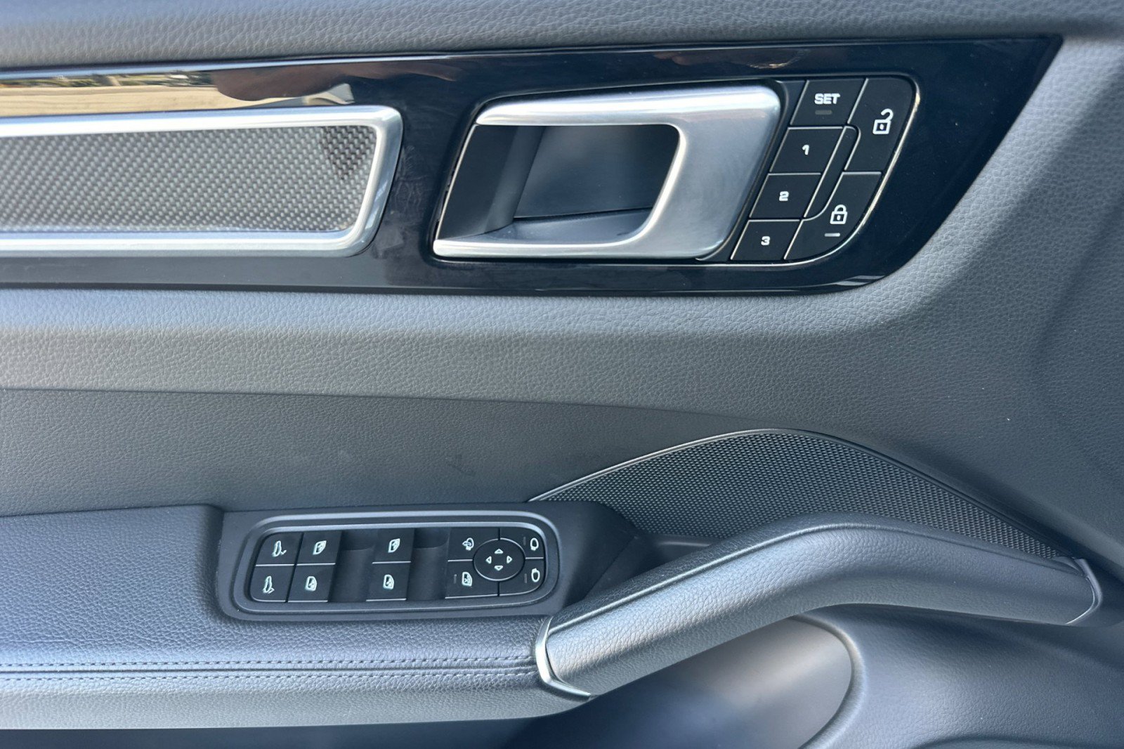Certified 2023 Porsche Cayenne S AWD/4WD image 12