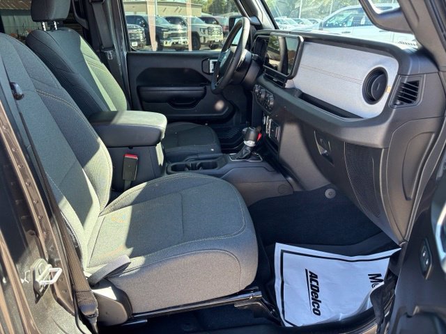 Used 2024 Jeep Gladiator Sport AWD/4WD image 24