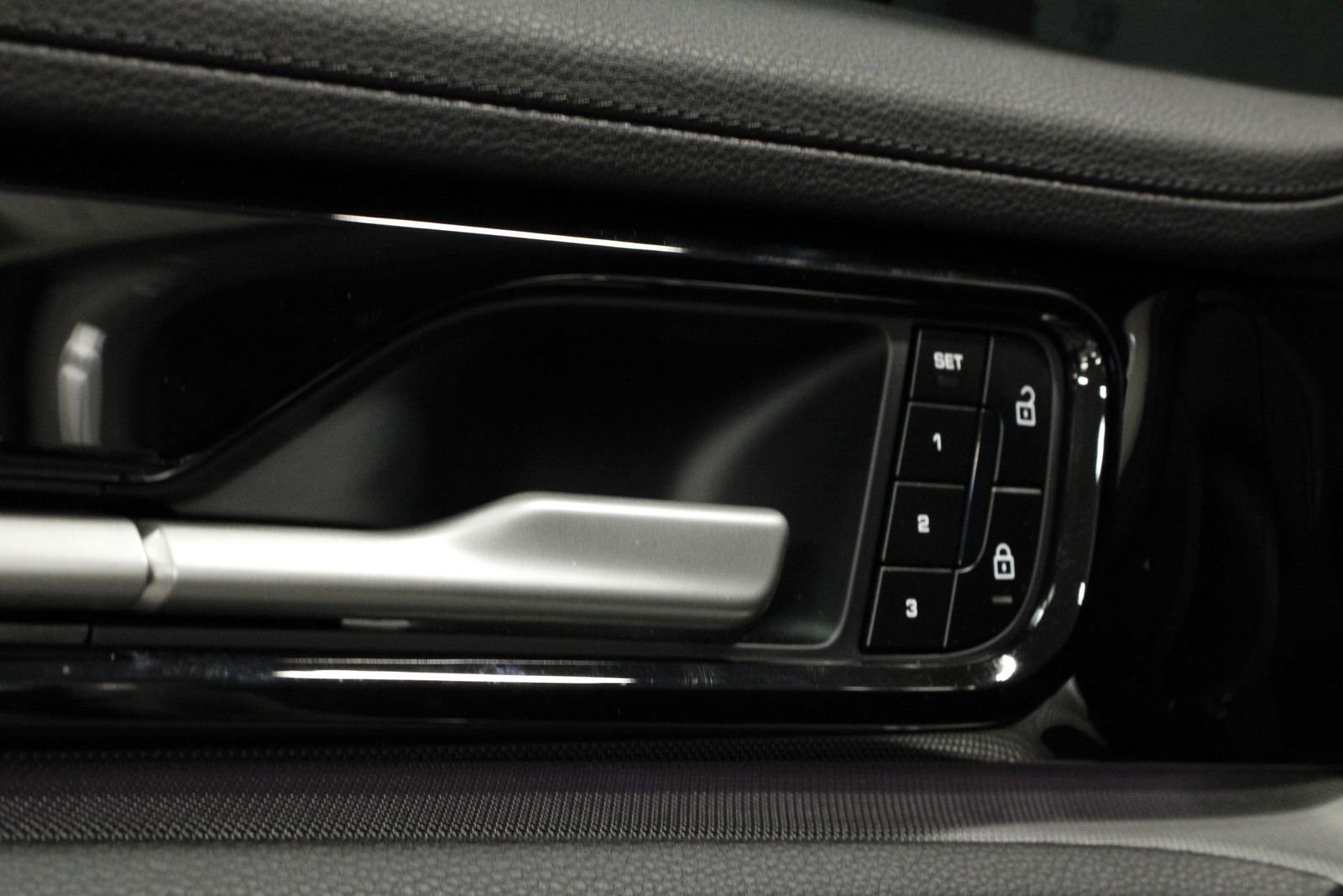 Certified 2025 Porsche Panamera 4 AWD/4WD image 30