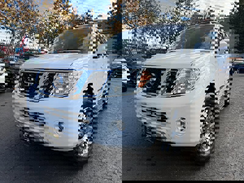 Used 2011 Nissan Pathfinder LE w/ Navigation Pkg image 1