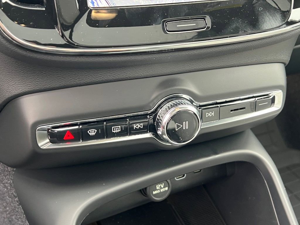 New 2026 Volvo EX40 Plus w/ Protection Package Premier image 23