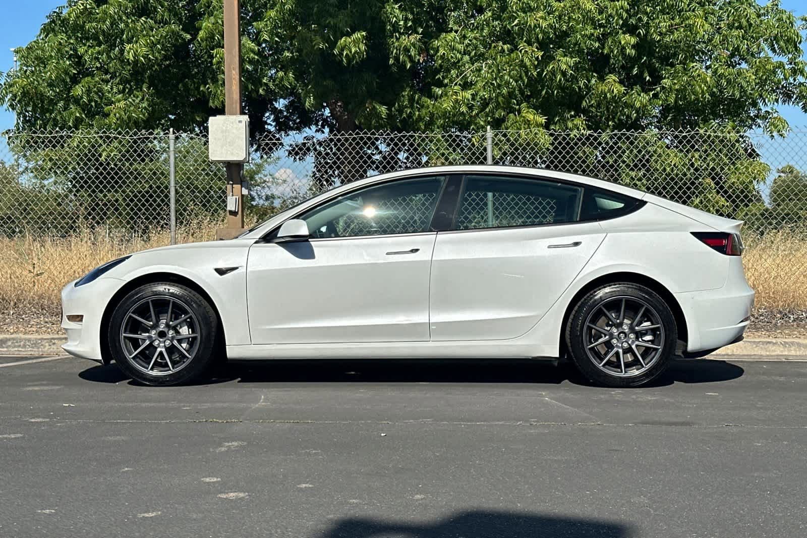 Used 2023 Tesla Model 3 Standard Range RWD image 5