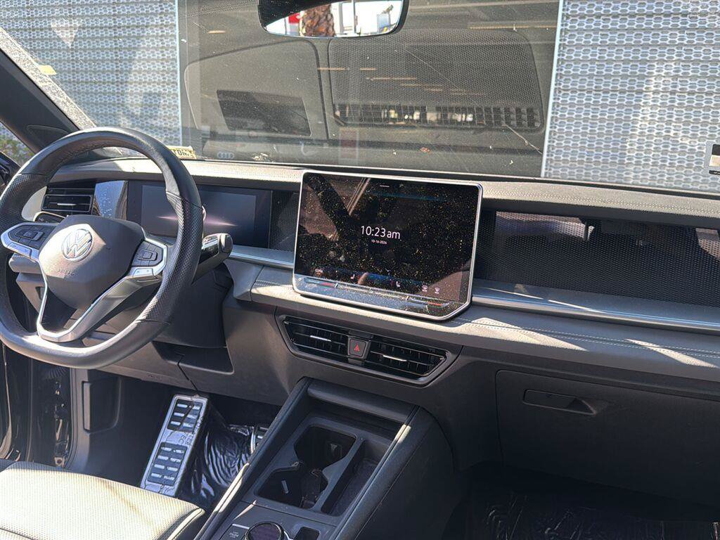 Used 2026 Volkswagen Tiguan SE R-Line FWD image 11
