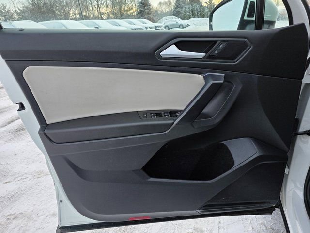 Used 2021 Volkswagen Tiguan SE image 23