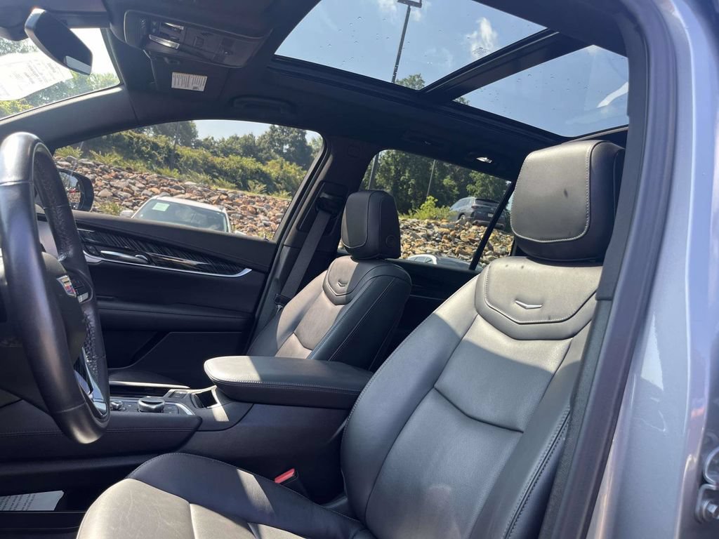 Used 2025 Cadillac XT6 Premium Luxury FWD image 14