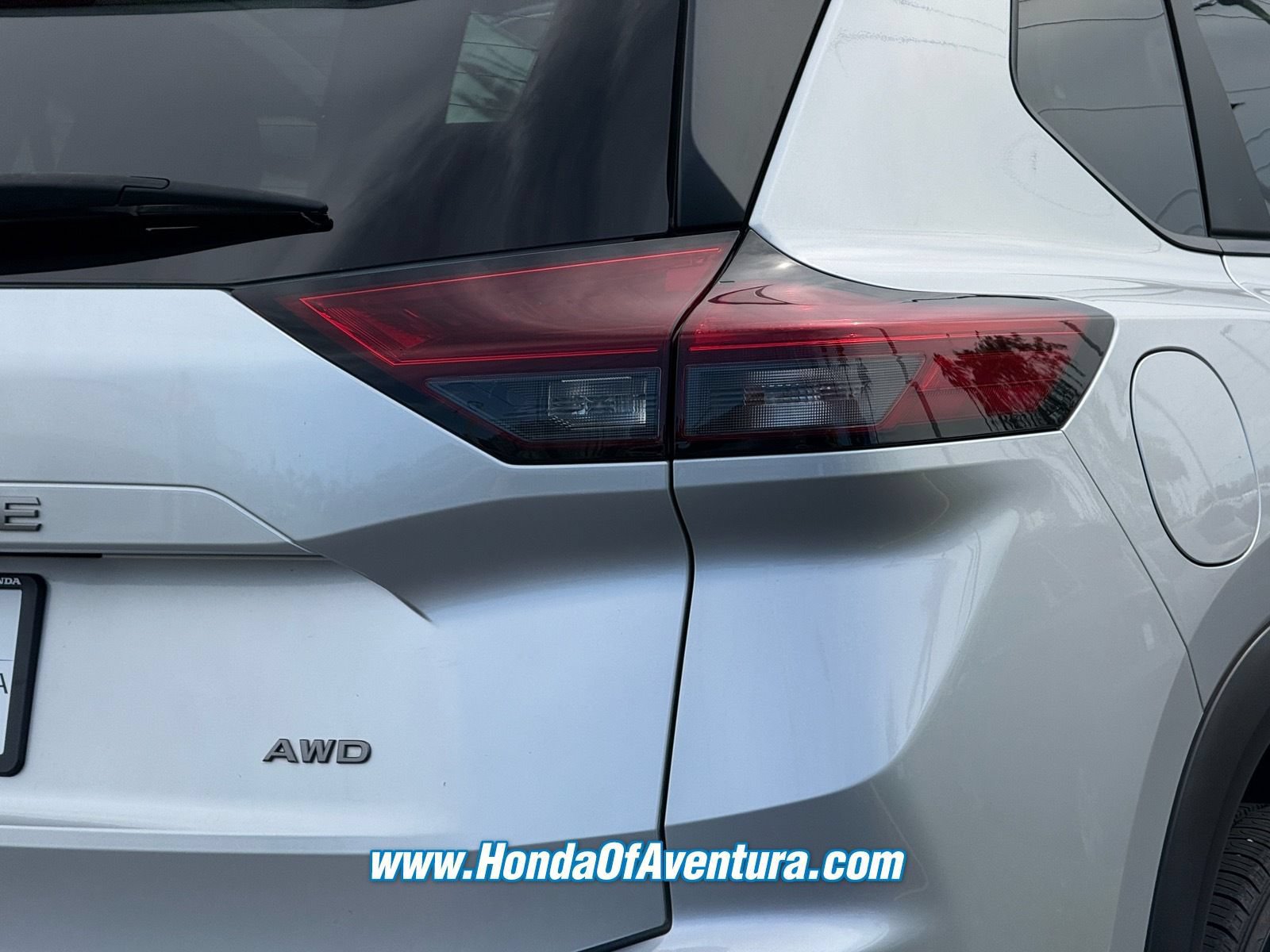 Used 2024 Nissan Rogue S AWD/4WD image 6