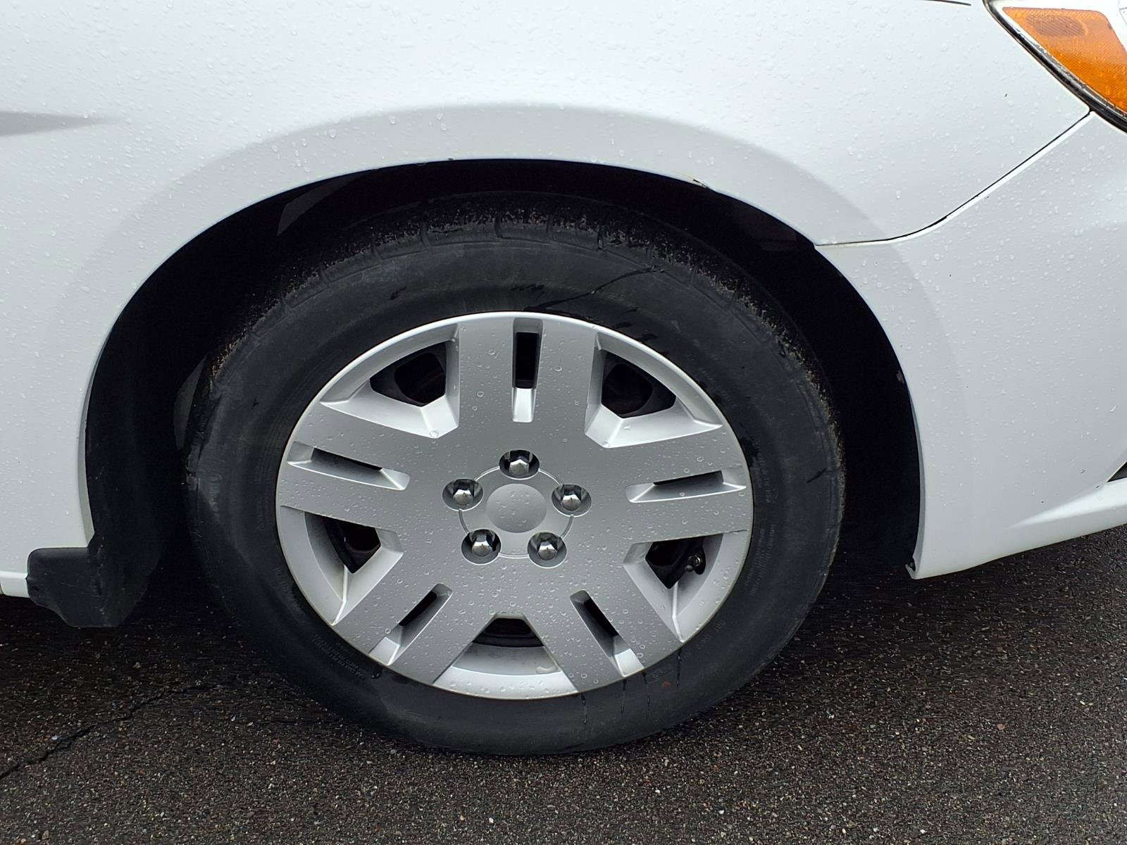 Used 2012 Chrysler 200 LX image 9