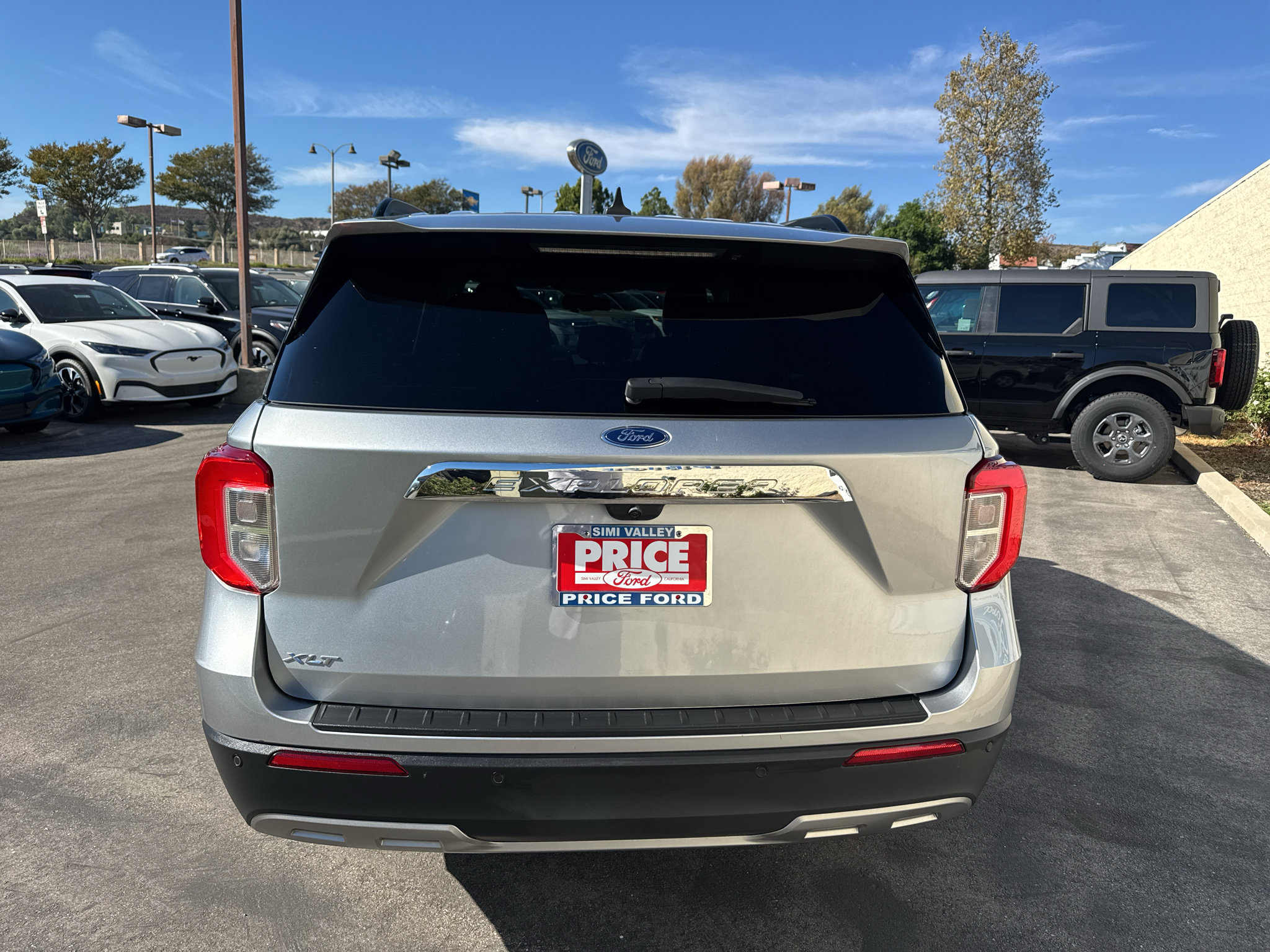 Used 2023 Ford Explorer XLT w/ Equipment Group 202A RWD image 3