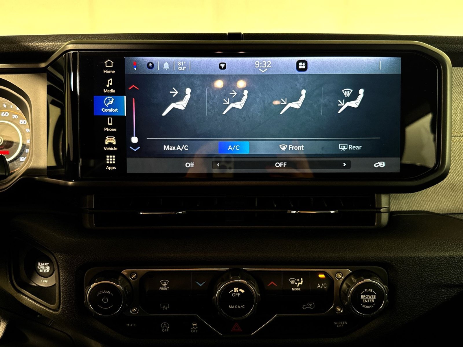 Used 2024 Jeep Wrangler Sport AWD/4WD image 19