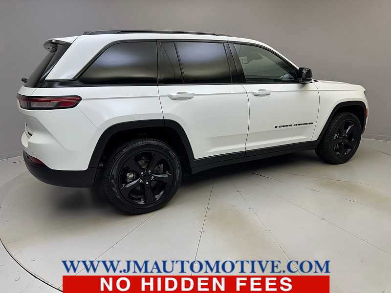 Used 2023 Jeep Grand Cherokee Limited w/ Black Appearance Package AWD/4WD image 5