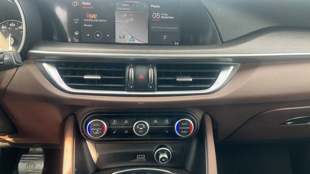 Used 2021 Alfa Romeo Stelvio Ti w/ Nero Edizione image 33