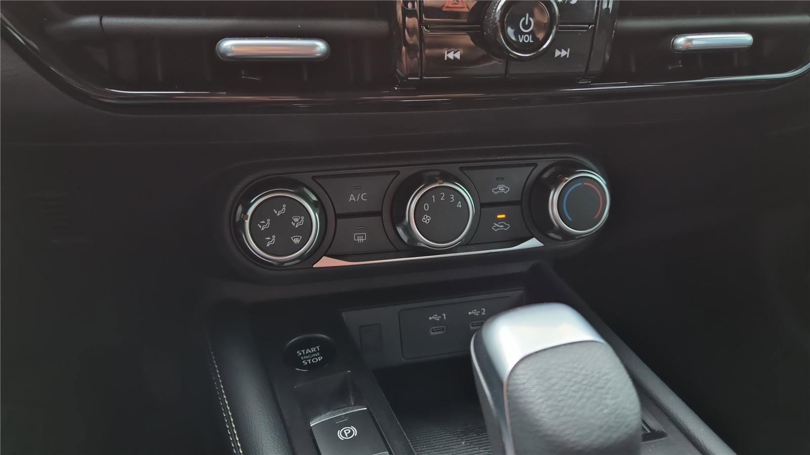 Used 2025 Nissan Kicks SV w/ Charging Package image 19