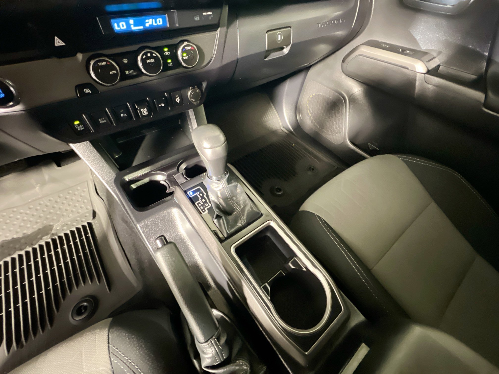 Used 2022 Toyota Tacoma TRD Sport w/ Technology Package image 26