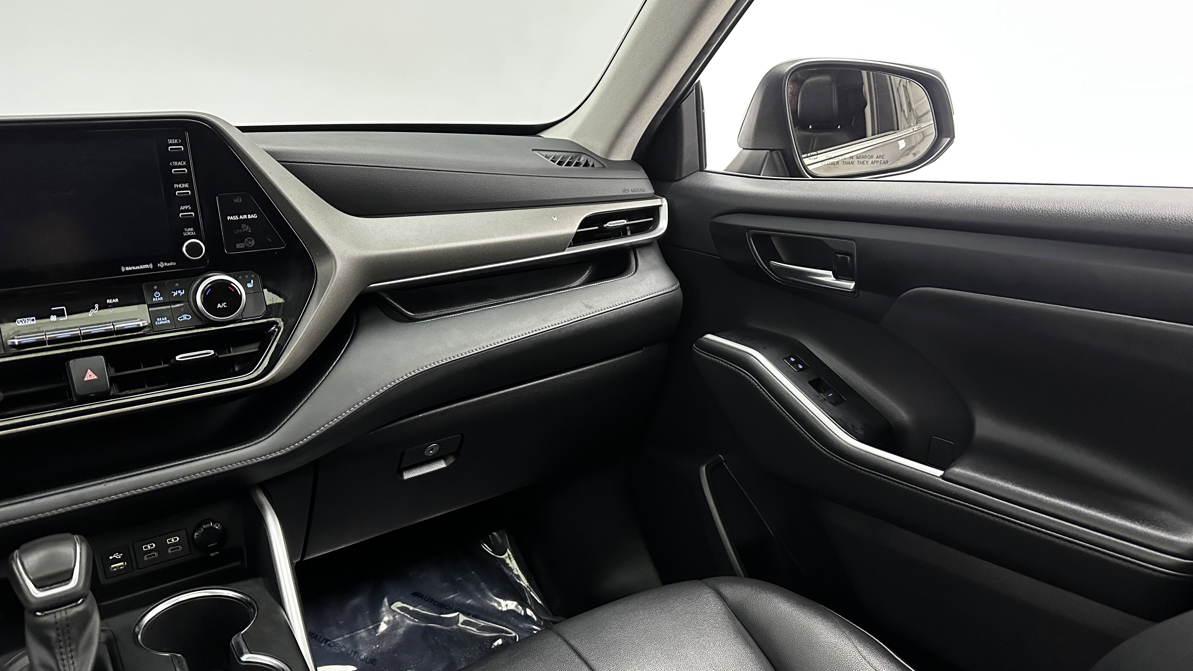 Used 2022 Toyota Highlander XLE image 29