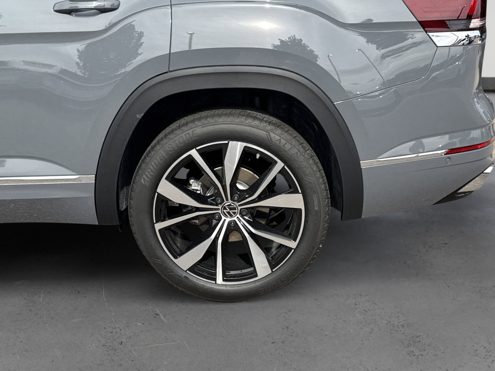 New 2026 Volkswagen Atlas SEL Premium R-Line image 10