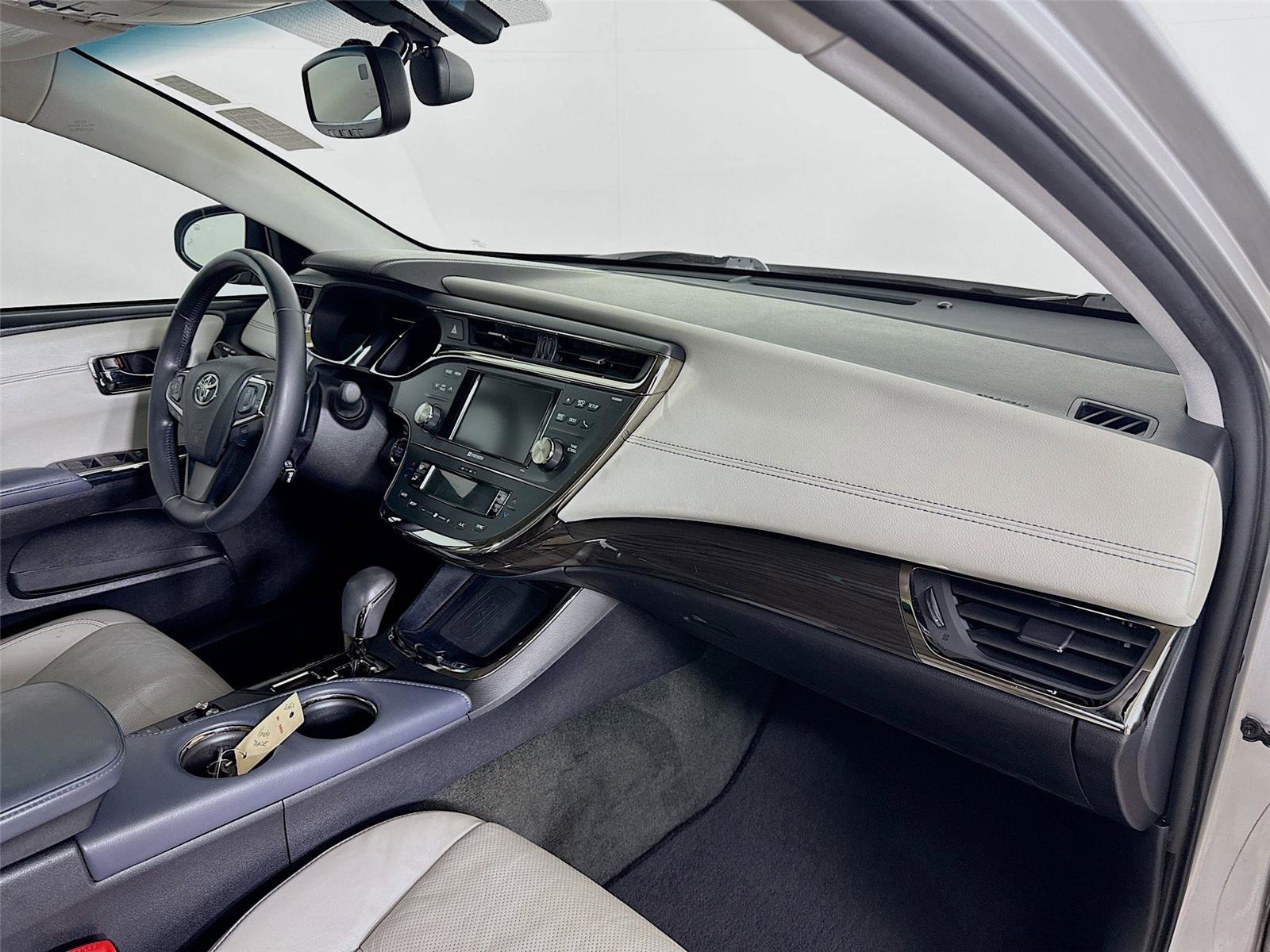 Used 2013 Toyota Avalon Limited w/ Technology Pkg FWD image 30