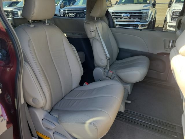 Used 2014 Toyota Sienna XLE FWD image 23