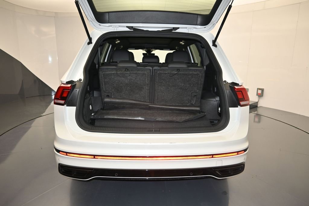 Used 2023 Volkswagen Tiguan SE R-Line FWD image 23