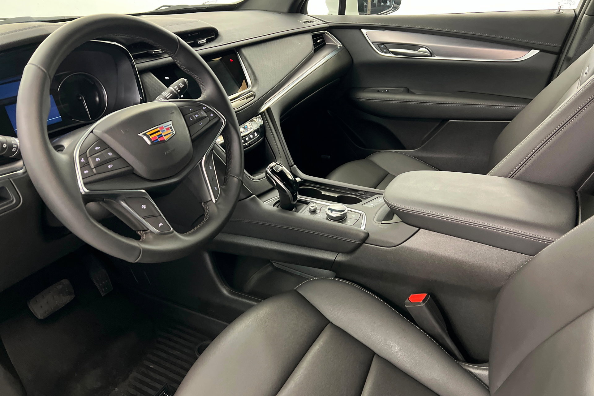 New 2025 Cadillac XT5 Luxury w/ LPO, Floor Liner Package image 16