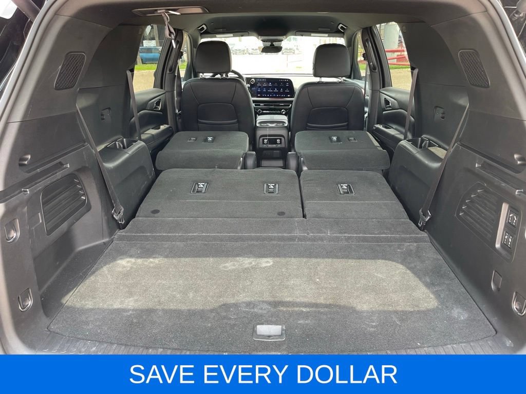 Used 2026 Chevrolet Traverse RS w/ LPO, Floor Liner Package FWD image 6