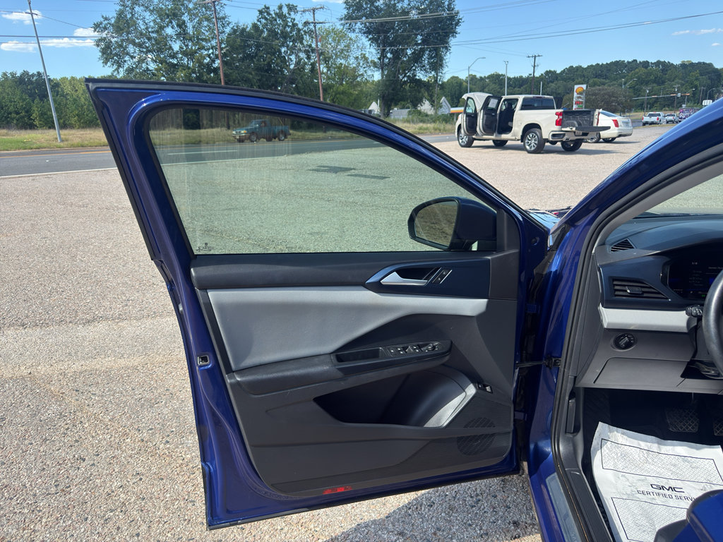 Used 2023 Volkswagen Taos SE w/ Panoramic Sunroof Package FWD image 19