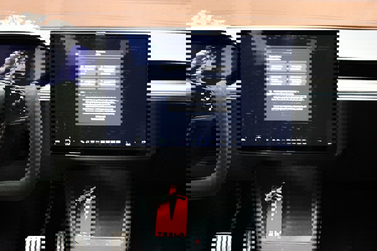 Used 2023 Tesla Model X image 46