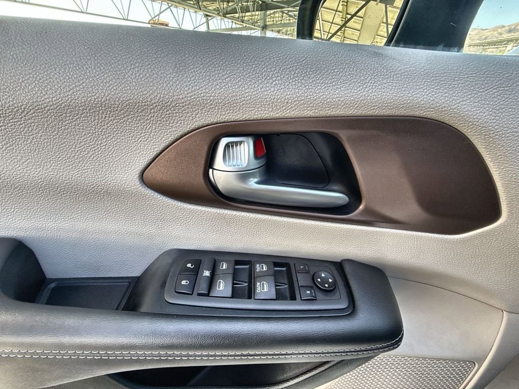 Used 2024 Chrysler Voyager LX FWD image 13