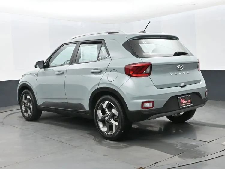 Used 2025 Hyundai Venue SEL image 9