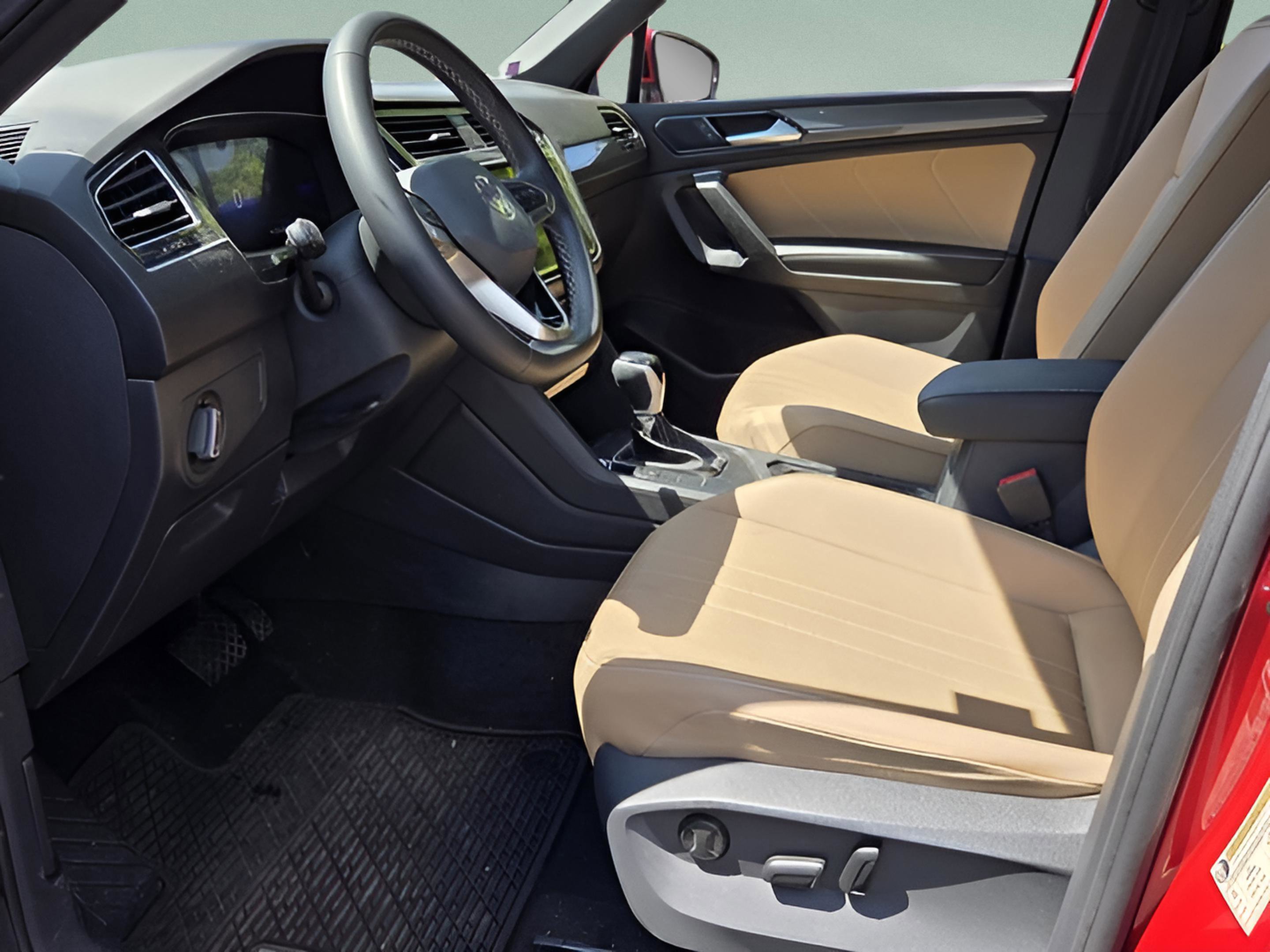 Used 2024 Volkswagen Tiguan SE FWD image 13