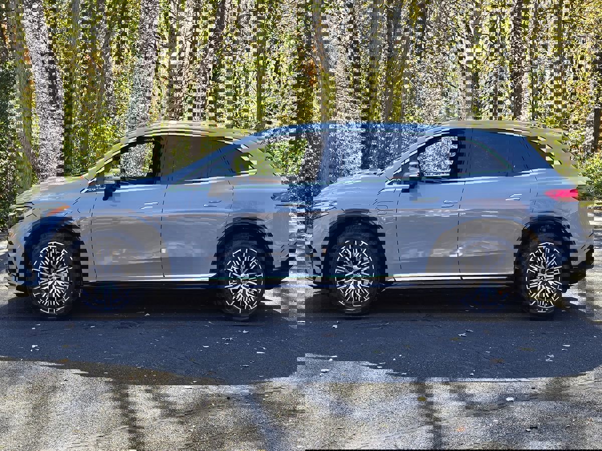 Used 2023 Mercedes-Benz EQS 580 4MATIC SUV image 3