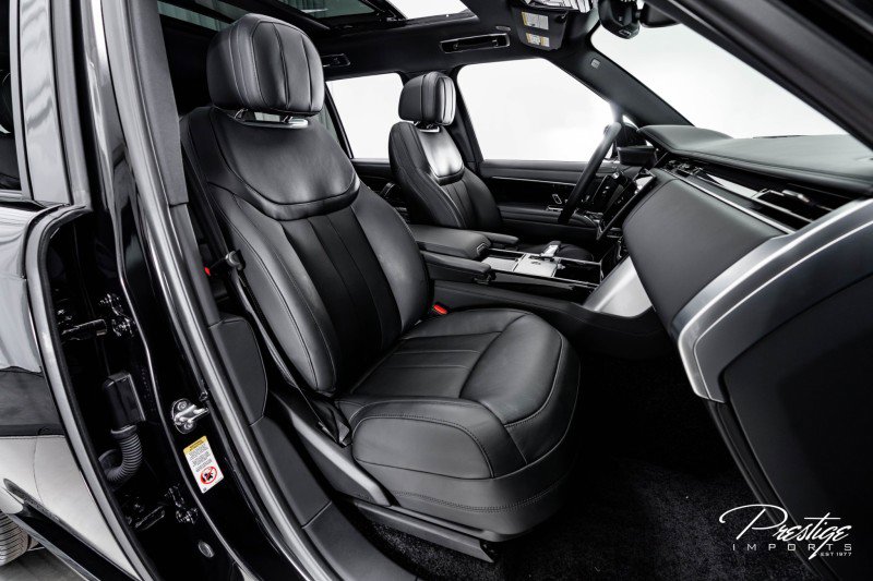 Used 2025 Land Rover Range Rover SE image 39