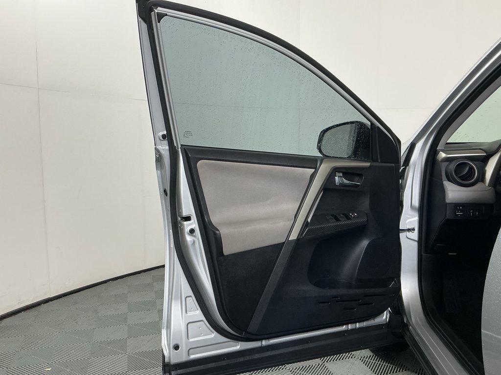 Used 2015 Toyota RAV4 XLE FWD image 19